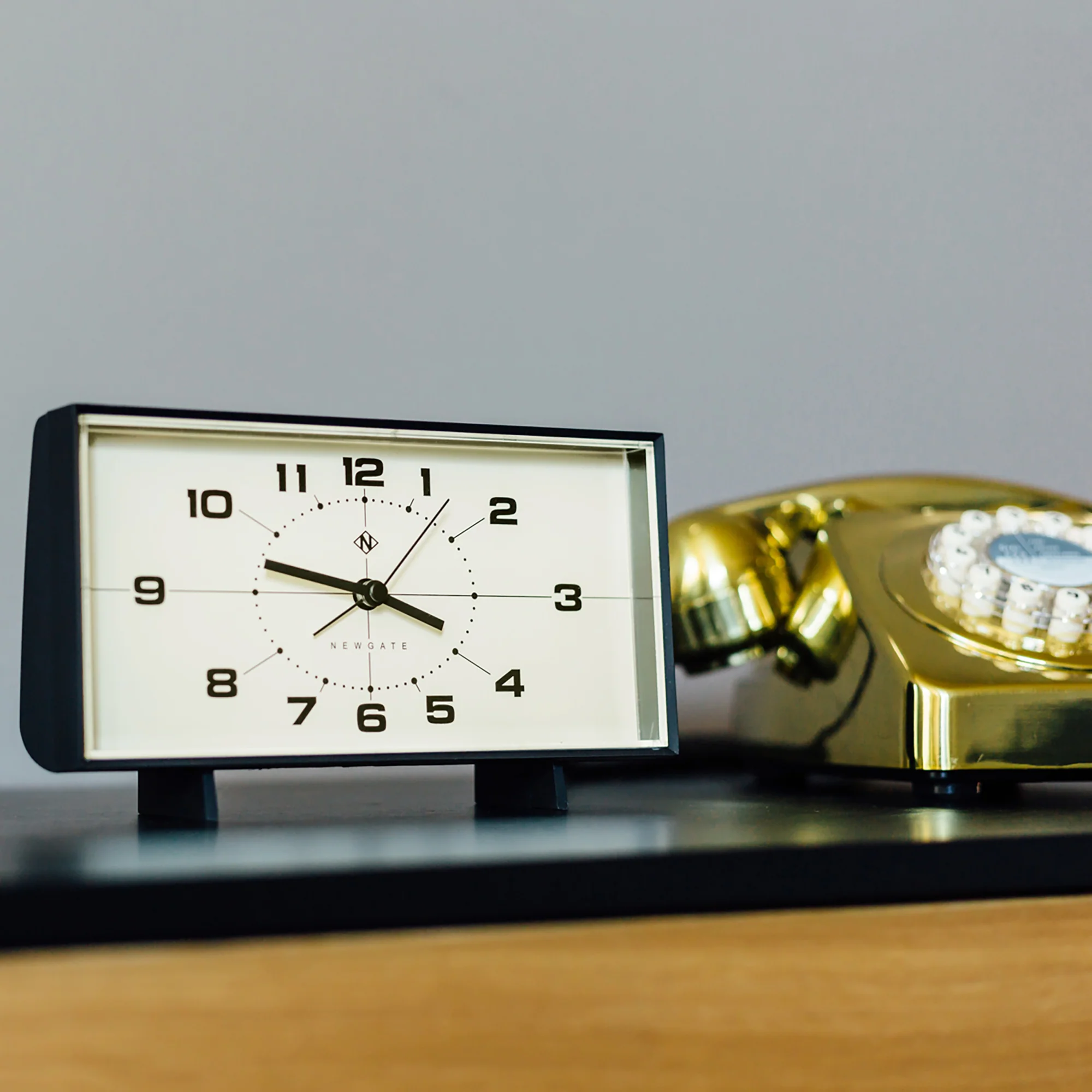 Newgate Wideboy alarm clock in black and cream - Image 5