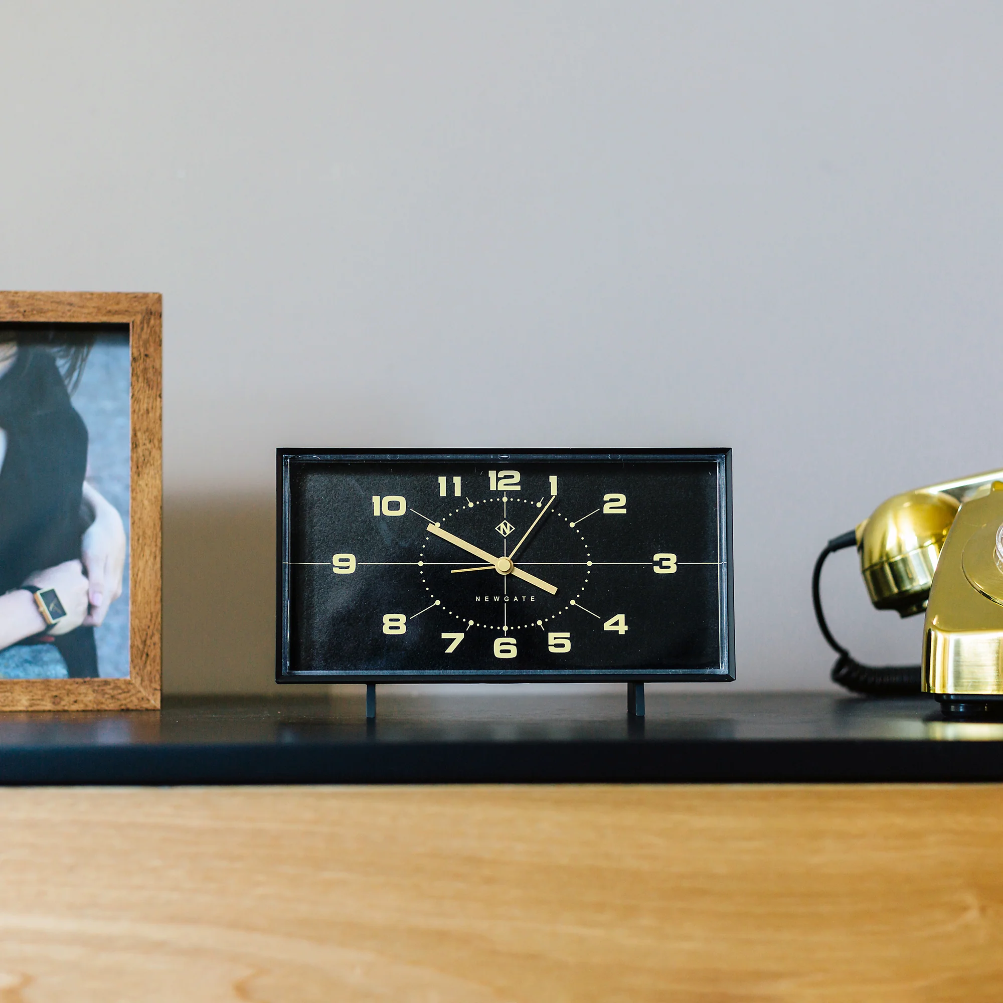 Newgate Wideboy alarm clock in black - Image 3