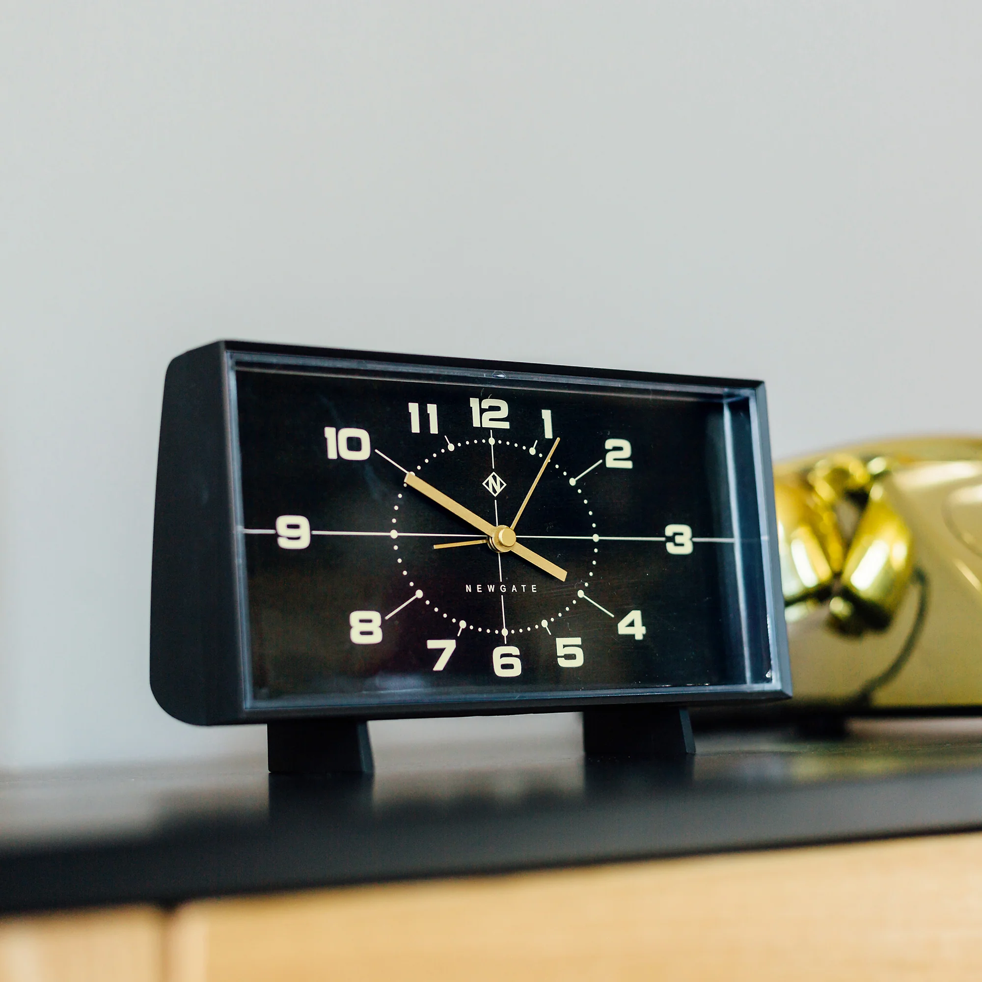Newgate Wideboy alarm clock in black - Image 5